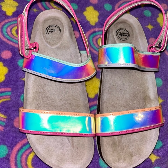 Wonder Nation fit like women’s 8 shiny strappy sandals worn once - Picture 4 of 4